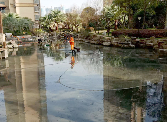 安宁景观池淤泥清理