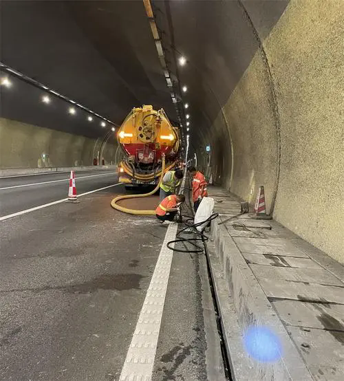 安宁隧道排水渠清淤